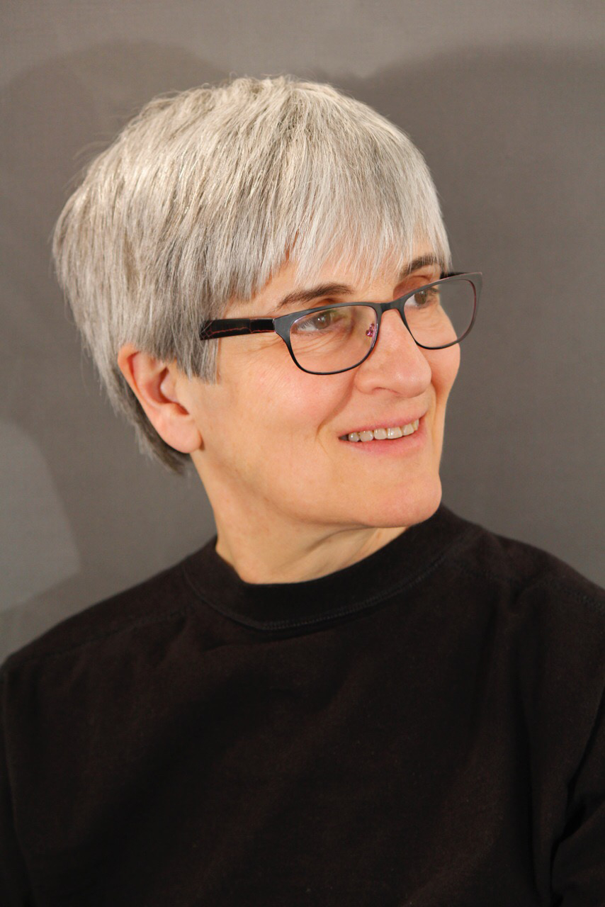 photo portrait of artist April Katz