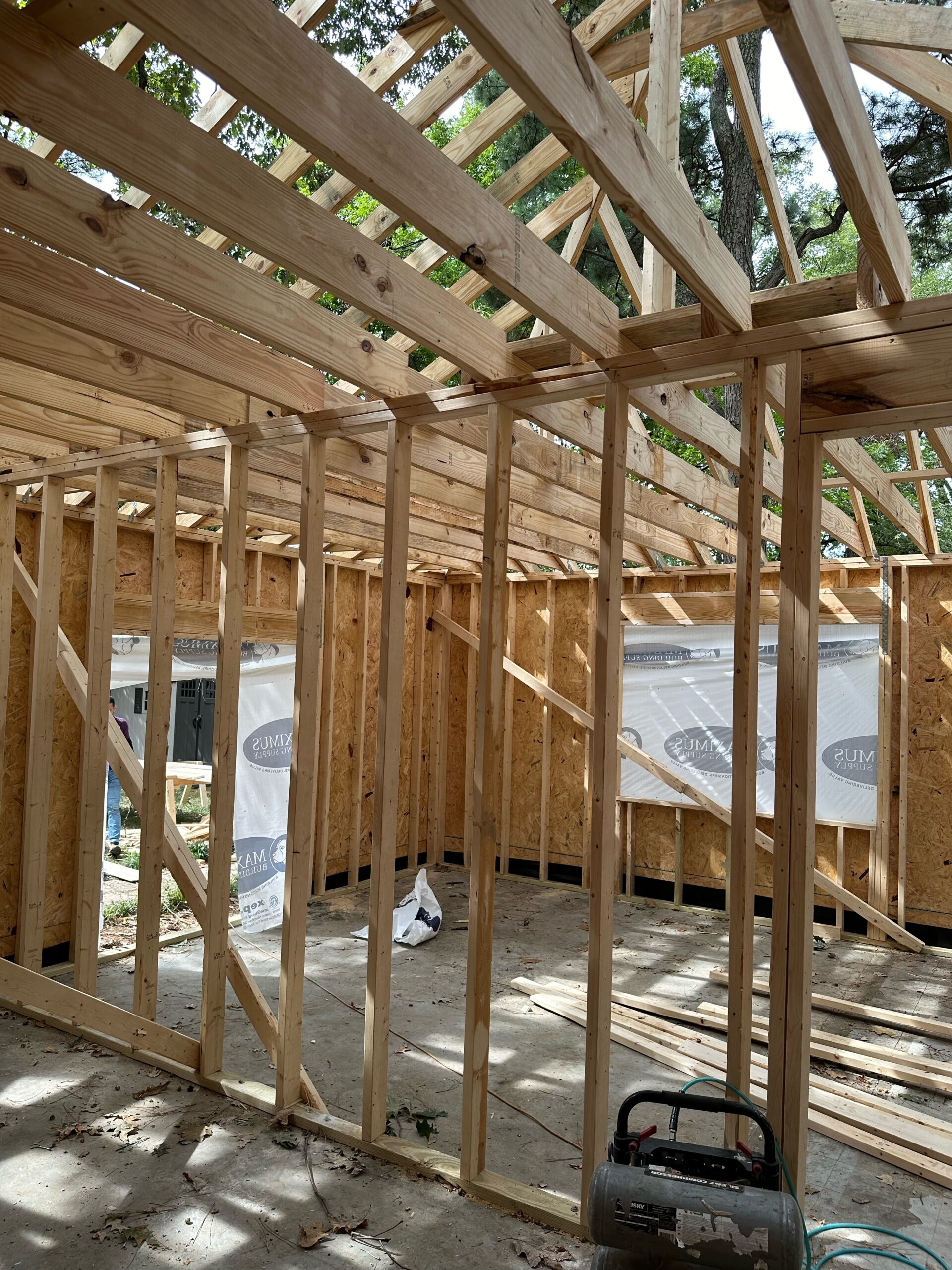 The lumber framing of the new Atabeira studio.