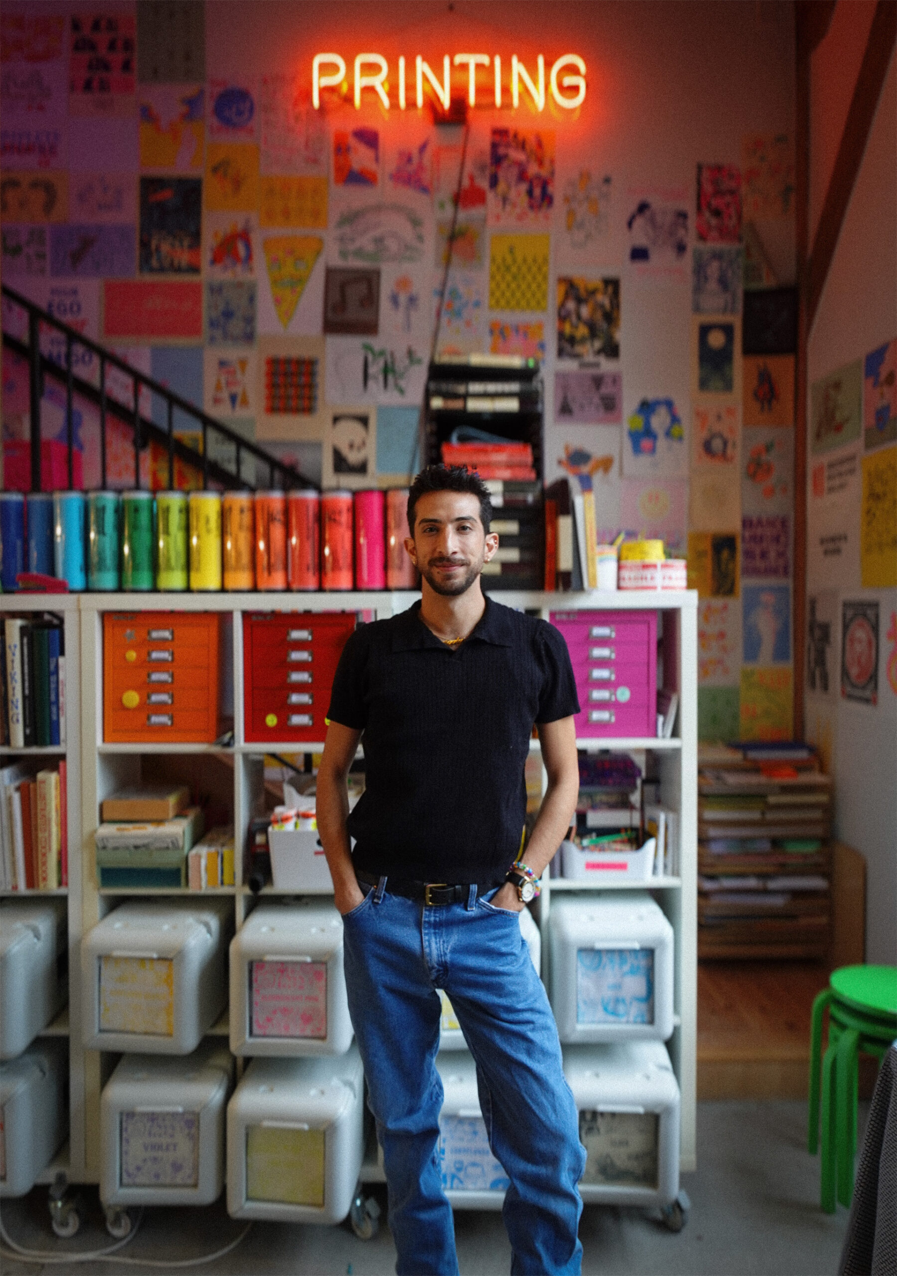 HEADSHOT Photo of artist Kit MacNeil