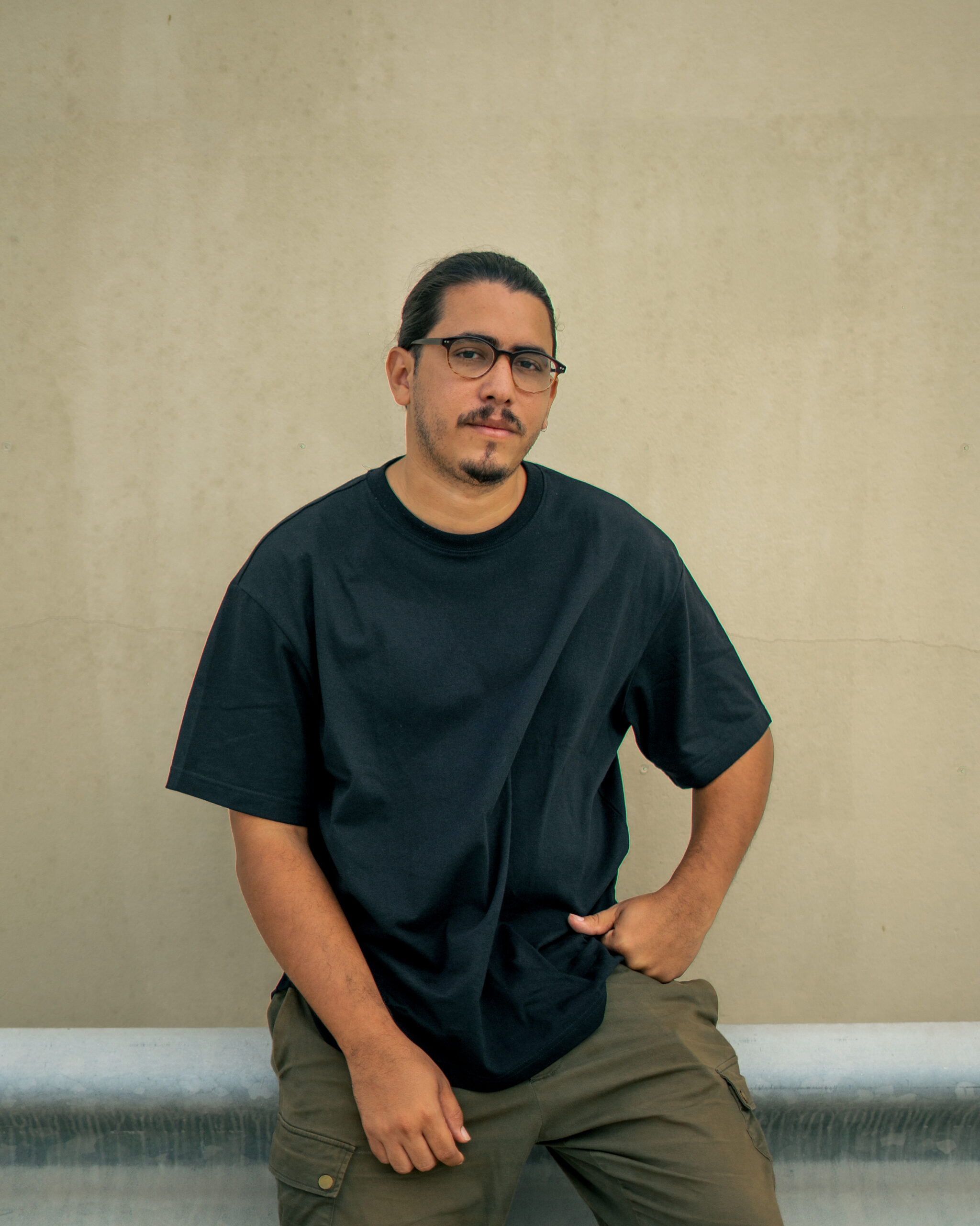 Photo of artist Kit MacNeil