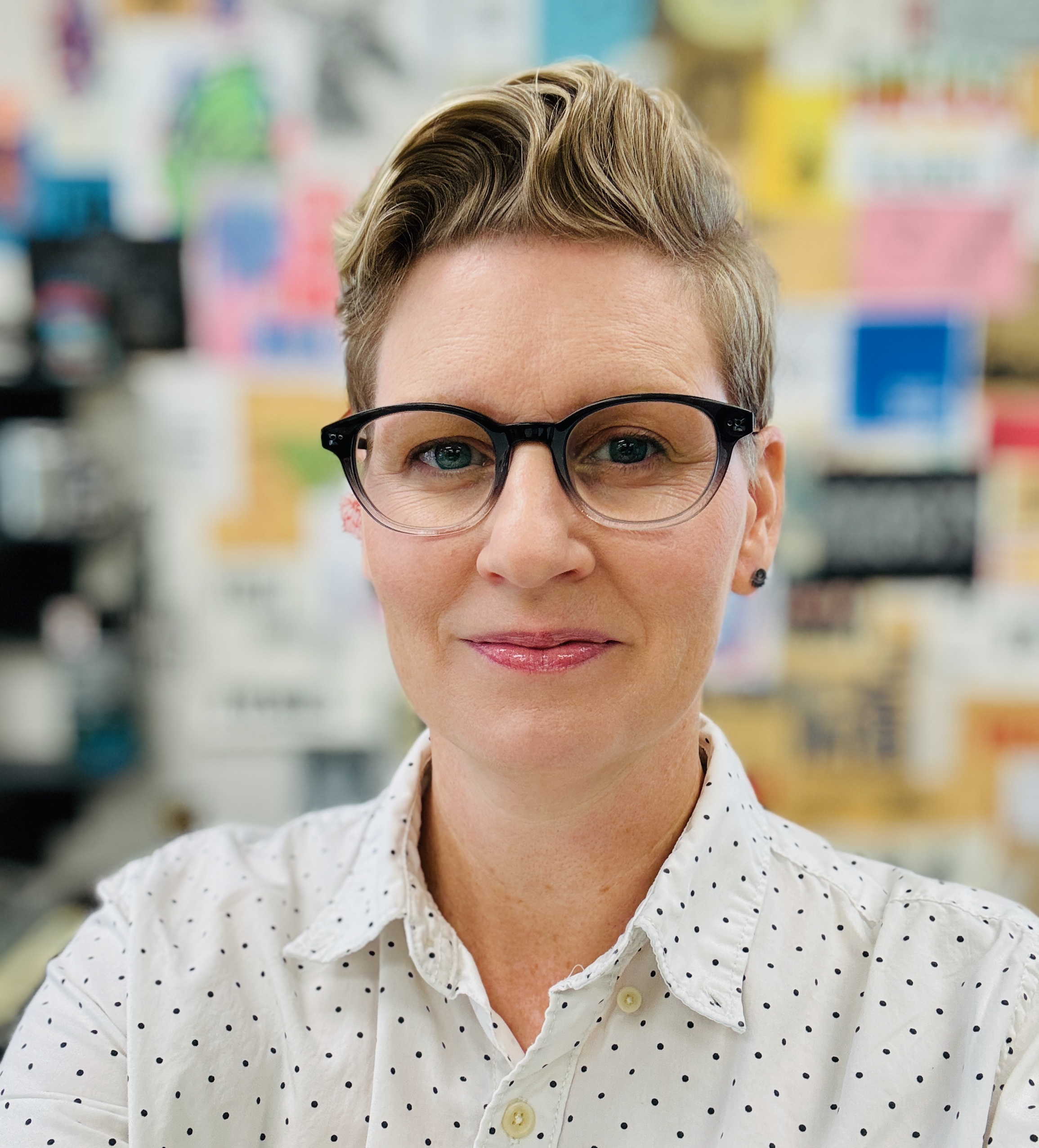 Photo of artist Rachel Simmons